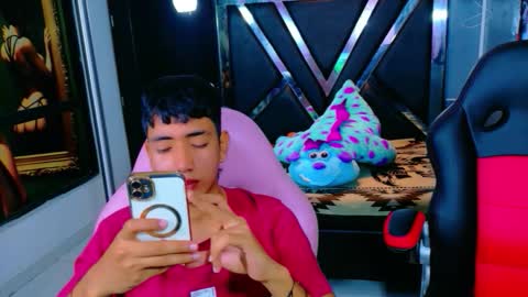 Snapshot of darwinandbrayan chatting on 11.19.25 darwinandbrayan online show from 11.19.25