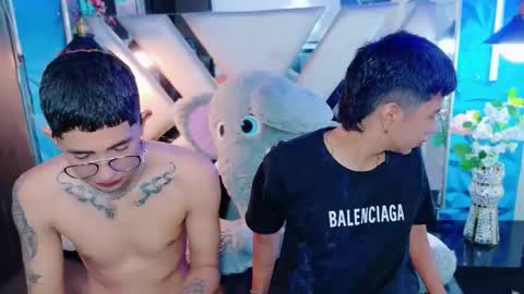 Snapshot of darwinandbrayan chatting on 11.30.25 darwinandbrayan online show from 11.30.25