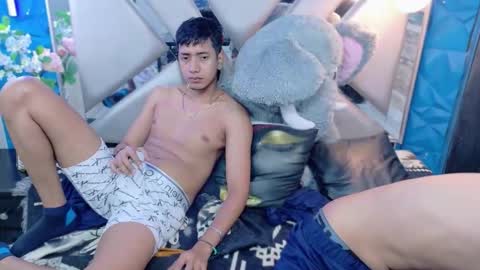 Snapshot of darwinandbrayan chatting on 12.04.25 darwinandbrayan online show from 12.04.25