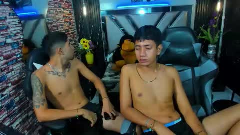 Snapshot of darwinandbrayan chatting on 12.05.25 darwinandbrayan online show from 12.05.25