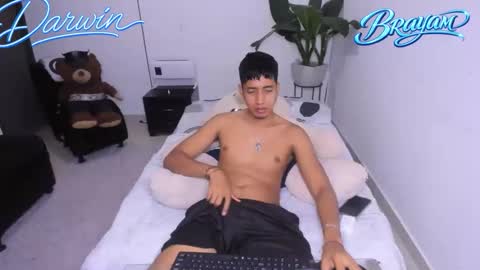 Snapshot of darwinandbrayan chatting on 02.11.26 darwinandbrayan online show from 02.11.26