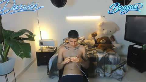 Snapshot of darwinandbrayan chatting on 02.24.26 darwinandbrayan online show from 02.24.26