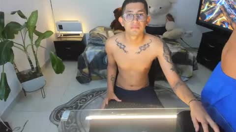 Snapshot of darwinandbrayan chatting on 03.02.26 darwinandbrayan online show from 03.02.26