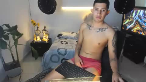 Snapshot of darwinandbrayan chatting on 03.05.26 darwinandbrayan online show from 03.05.26