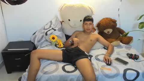 Snapshot of darwinandbrayan chatting on 03.08.26 darwinandbrayan online show from 03.08.26