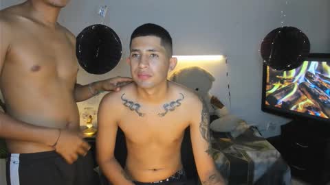 Snapshot of darwinandbrayan chatting on 03.16.26 darwinandbrayan online show from 03.16.26