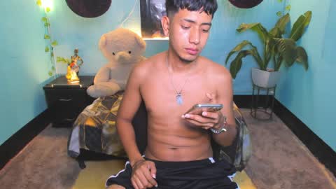 Snapshot of darwinandbrayan chatting on 04.03.26 darwinandbrayan online show from 04.03.26