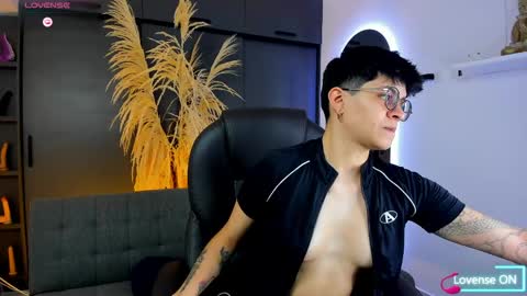 Snapshot of dass_roman chatting on 05.25.26 Dass Roman online show from 05.25.26