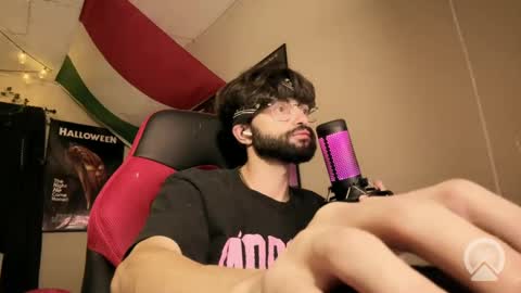 Snapshot of dathungitalian chatting on 09.29.25 Tarantino online show from 09.29.25