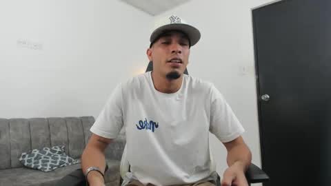 Snapshot of dave_skinnycum420 chatting on 10.04.25 dave online show from 10.04.25