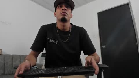 Snapshot of dave_skinnycum420 chatting on 10.07.25 dave online show from 10.07.25