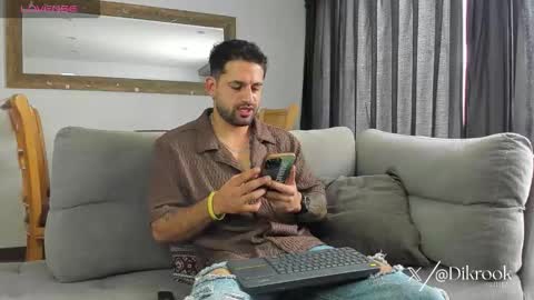 Snapshot of davevilboy chatting on 10.20.25 Daves online show from 10.20.25
