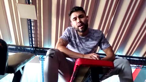 Snapshot of davgostoso chatting on 02.27.25 Dave y Salvatore online show from 02.27.25