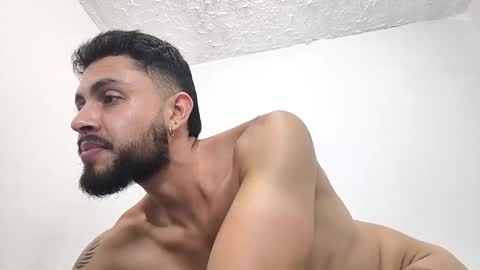 Snapshot of davgostoso chatting on 11.21.25 Dave y Salvatore online show from 11.21.25