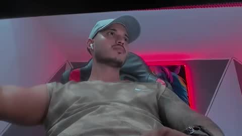 Snapshot of david__ox chatting on 10.02.25 david__ox online show from 10.02.25