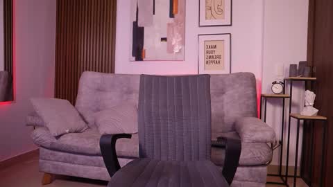 Davies brown    schedule 12pm to 5pm col time online show from 10.04.25