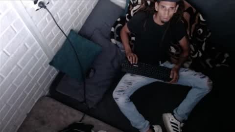 Snapshot of davils12 chatting on 11.05.25 DAVILS online show from 11.05.25