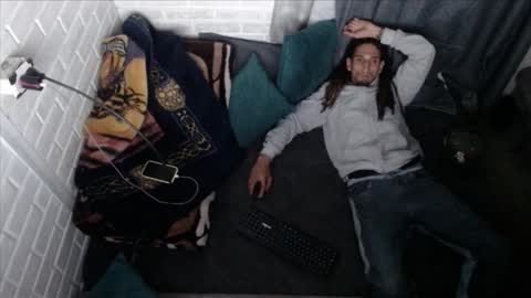 Snapshot of davils12 chatting on 12.17.25 DAVILS online show from 12.17.25