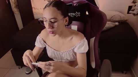 Snapshot of davina_heart chatting on 12.14.25 Davina online show from 12.14.25