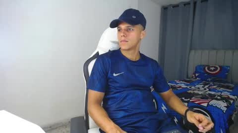 Snapshot of davisito7 chatting on 01.10.25 David Angel online show from 01.10.25