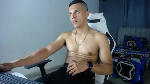 Snapshot of davisito7 chatting on 03.02.25 David Angel online show from 03.02.25