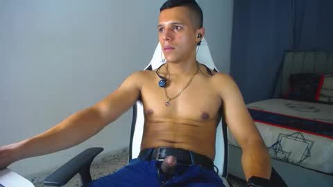 Snapshot of davisito7 chatting on 10.01.25 David Angel online show from 10.01.25