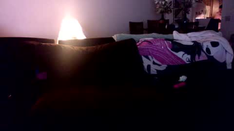 Snapshot of davpokeash chatting on 09.21.25 davpokeash online show from 09.21.25