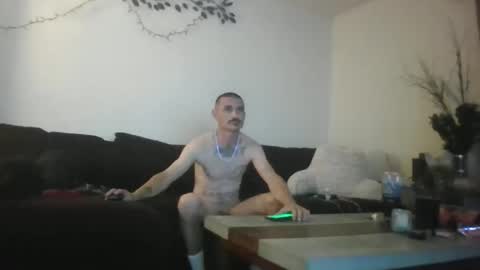 Snapshot of davpokeash chatting on 11.02.25 davpokeash online show from 11.02.25