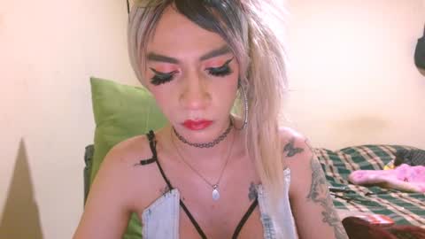 Snapshot of dayanna_01_ chatting on 12.27.24 dayanna_01_ online show from 12.27.24