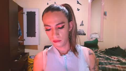 Snapshot of dayanna_01_ chatting on 05.16.26 dayanna_01_ online show from 05.16.26