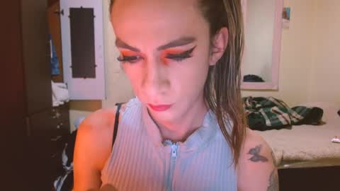 Snapshot of dayanna_01_ chatting on 05.22.26 dayanna_01_ online show from 05.22.26