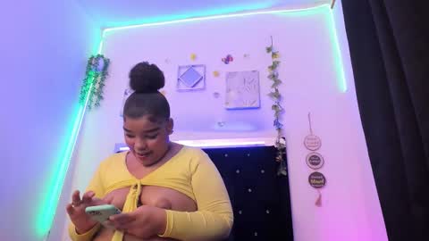 Snapshot of dayanroux chatting on 10.14.25 dayanroux online show from 10.14.25