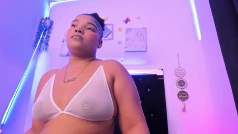 Snapshot of dayanroux chatting on 10.20.25 dayanroux online show from 10.20.25