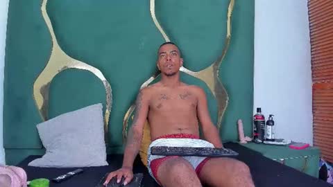 Snapshot of daylesandharry chatting on 12.01.25 daylesandharry online show from 12.01.25