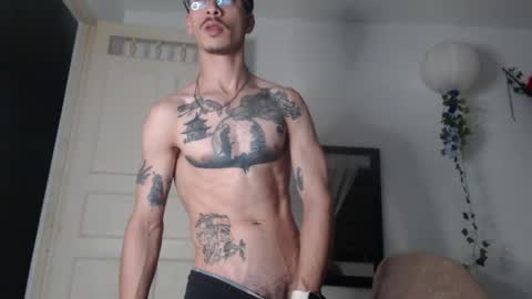 Snapshot of dazzayyy chatting on 04.28.26 dazzayy online show from 04.28.26