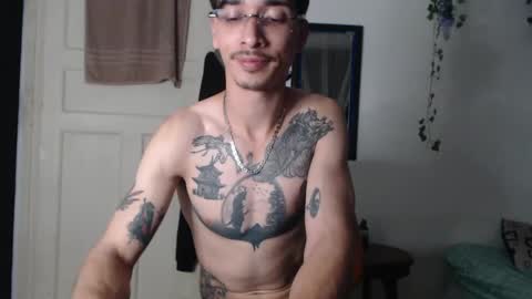Snapshot of dazzayyy chatting on 05.13.26 dazzayy online show from 05.13.26