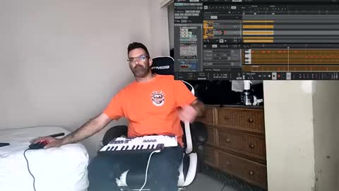 Snapshot of dbfroge chatting on 09.15.25 dbfroge online show from 09.15.25