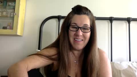 Snapshot of ddmolly chatting on 12.30.24 DDMolly online show from 12.30.24