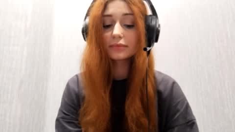 Snapshot of deandreaschomin chatting on 03.31.26 Mia online show from 03.31.26