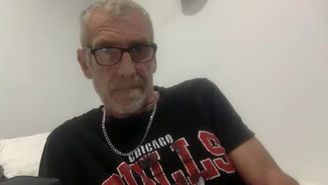 Snapshot of deanofflove221000 chatting on 09.11.25 deanofflove221000 online show from 09.11.25