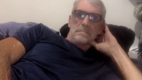 Snapshot of deanofflove221000 chatting on 11.11.25 deanofflove221000 online show from 11.11.25