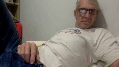 deanofflove221000 online show from 12.22.25