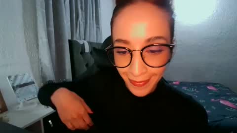 Snapshot of dear_juliet chatting on 02.25.25 Juliet online show from 02.25.25