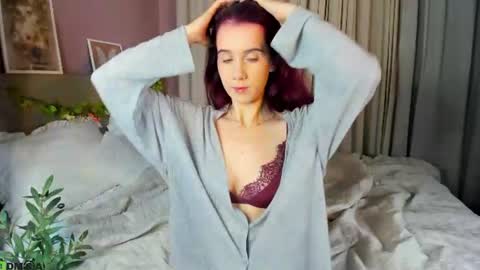 Snapshot of dearly_emily chatting on 07.10.26 Emily GMT2 Mon 10 AM - 4 PM Wed 10 AM - 4 PM Thu 10 AM - 4 PM Fri 10 AM - 4 PM Sat 10 AM - 4 PM online show from 07.10.26