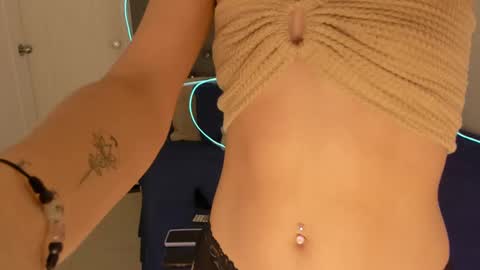 Snapshot of dearmilu28 chatting on 01.16.25 dearmilu28 online show from 01.16.25