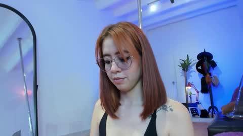 Snapshot of dearmilu28 chatting on 10.02.25 dearmilu28 online show from 10.02.25