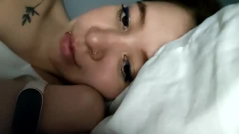 Snapshot of dearmilu28 chatting on 10.18.25 dearmilu28 online show from 10.18.25