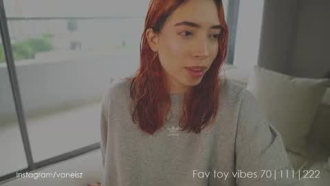 Snapshot of dearnina chatting on 09.30.25 NINA   30OFF online show from 09.30.25