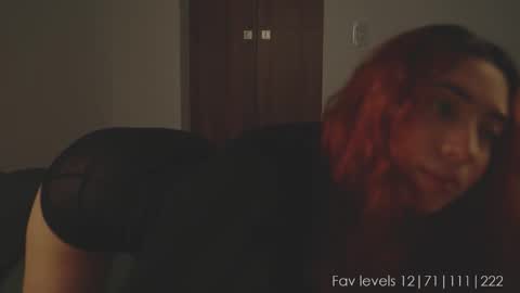 Snapshot of dearnina chatting on 10.18.25 NINA   30OFF online show from 10.18.25