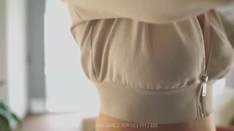 Snapshot of dearnina chatting on 11.10.25 NINA 30OFF online show from 11.10.25